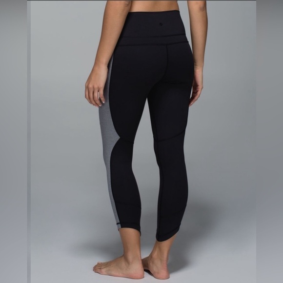 Lululemon Retreat 7/8 Pant Black / Heathered Slate size 4  leggings black logo - Picture 8 of 15